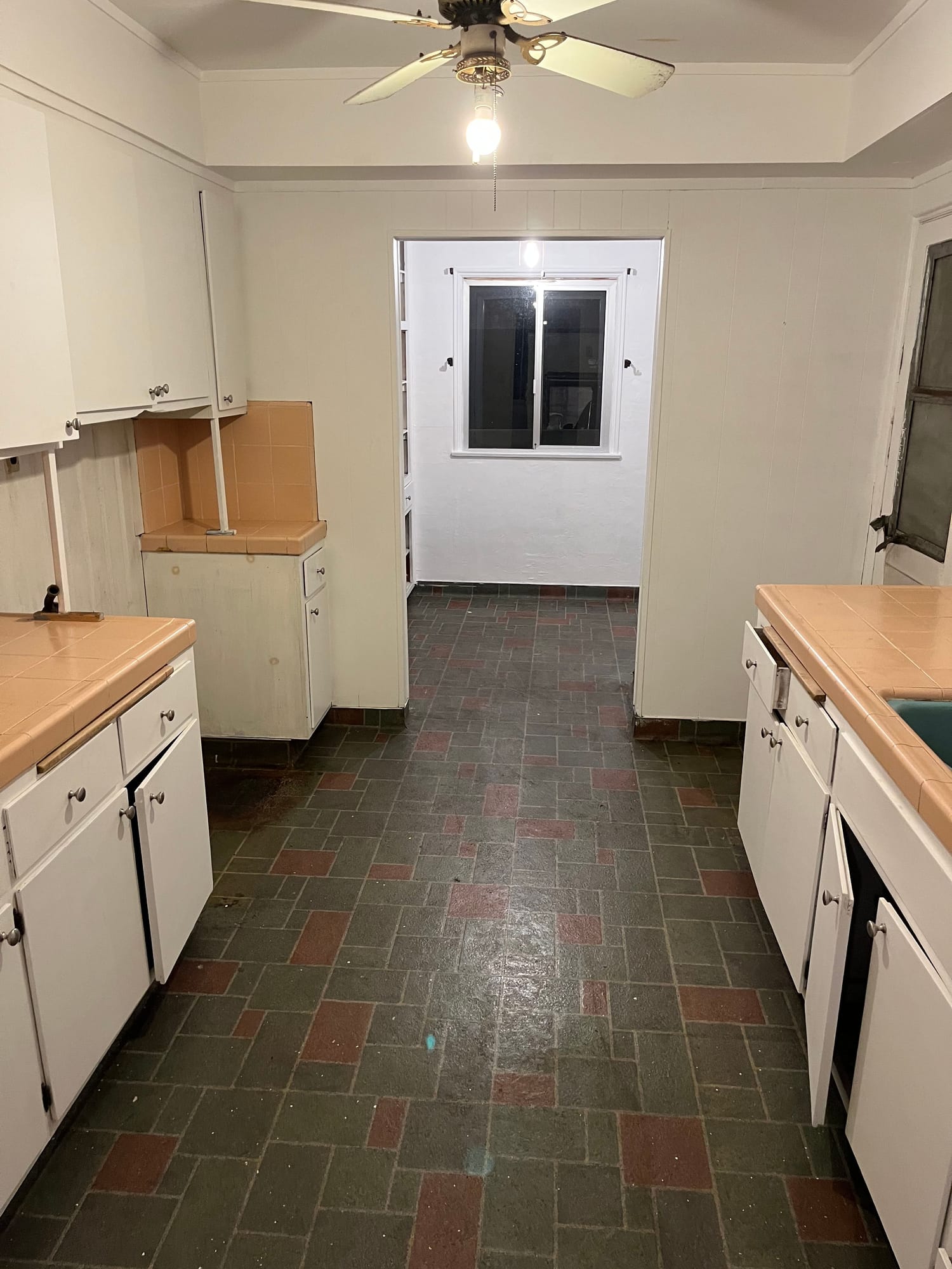 The kitchen before renovation